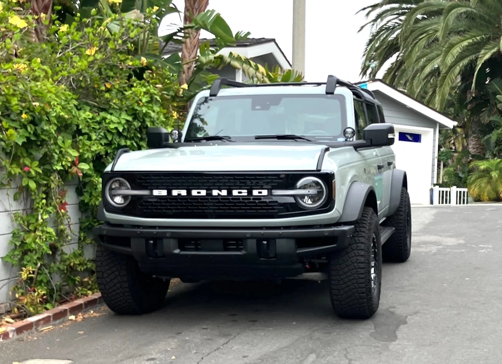 2024 Ford Bronco Green Front Quarter View